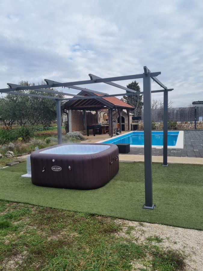 Olive Tree House With Jacuzzi, Wifi And 40m2 Pool Villa Siritovci