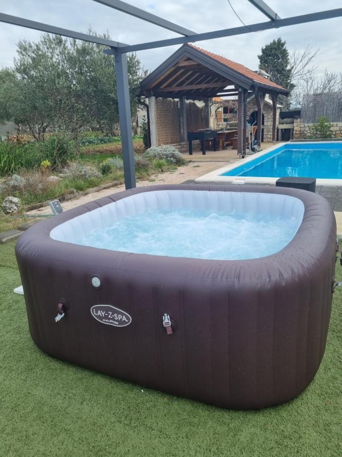 Olive Tree House With Jacuzzi, Wifi And 40m2 Pool * Siritovci